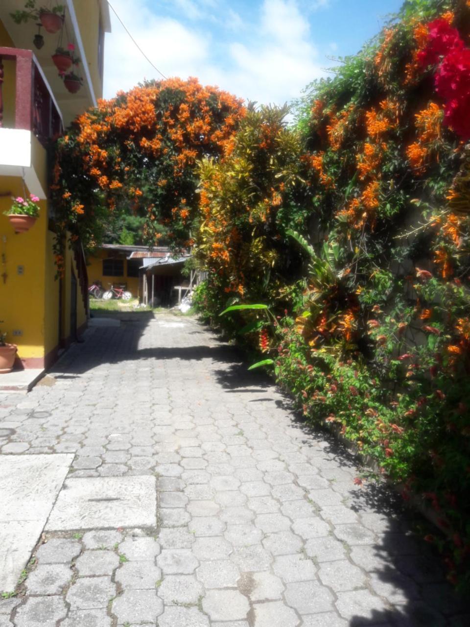 Hotel Sueno Real Panajachel Buitenkant foto
